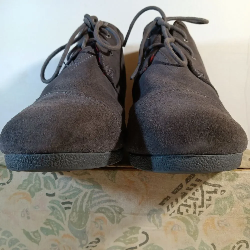 Toms Grey Suede Desert Wedge Bootie sz 4.5